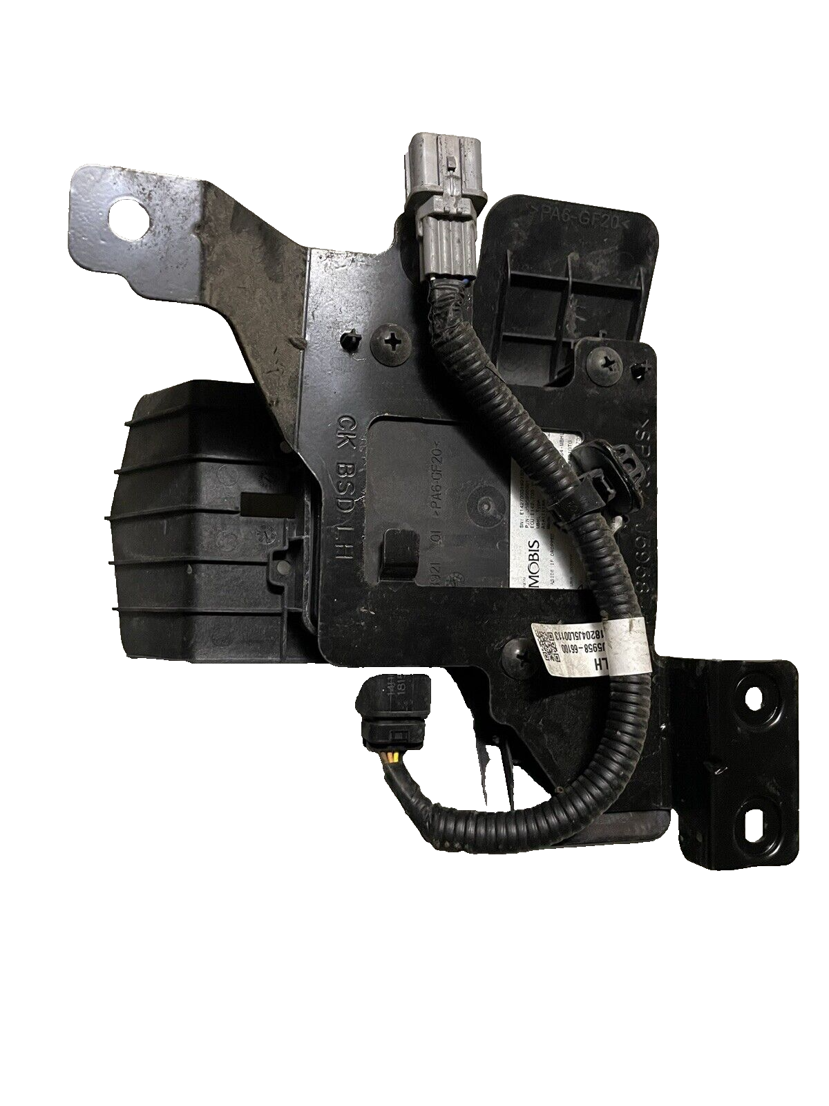 2018 - 2020 Kia stinger rear left blind spot detector sensor 95811-j5001