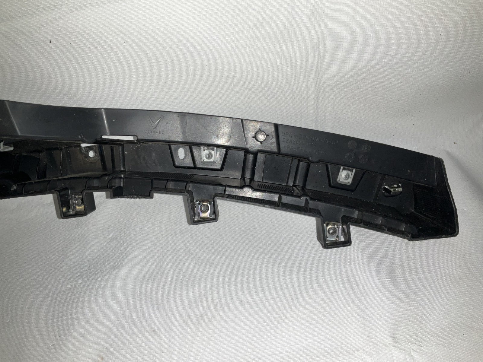 Radiator Support Core Upper retainer bracket 2023-2024 vinfast vf8 oem