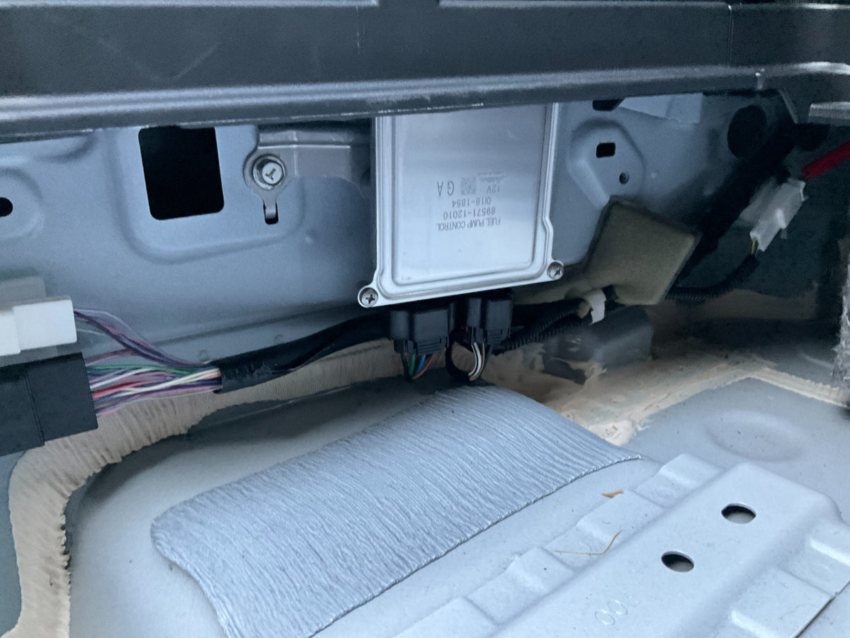 2020 Lexus UX250H Fuel Pump Ecu 8957112010 Oem