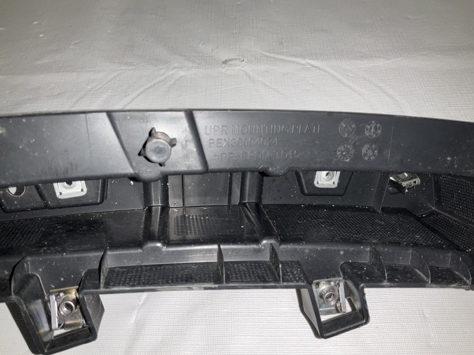 Radiator Support Core Upper retainer bracket 2023-2024 vinfast vf8 oem