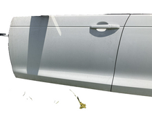 Driver Left Front Door LR080196 Fits 17-20 Discovery no mirror