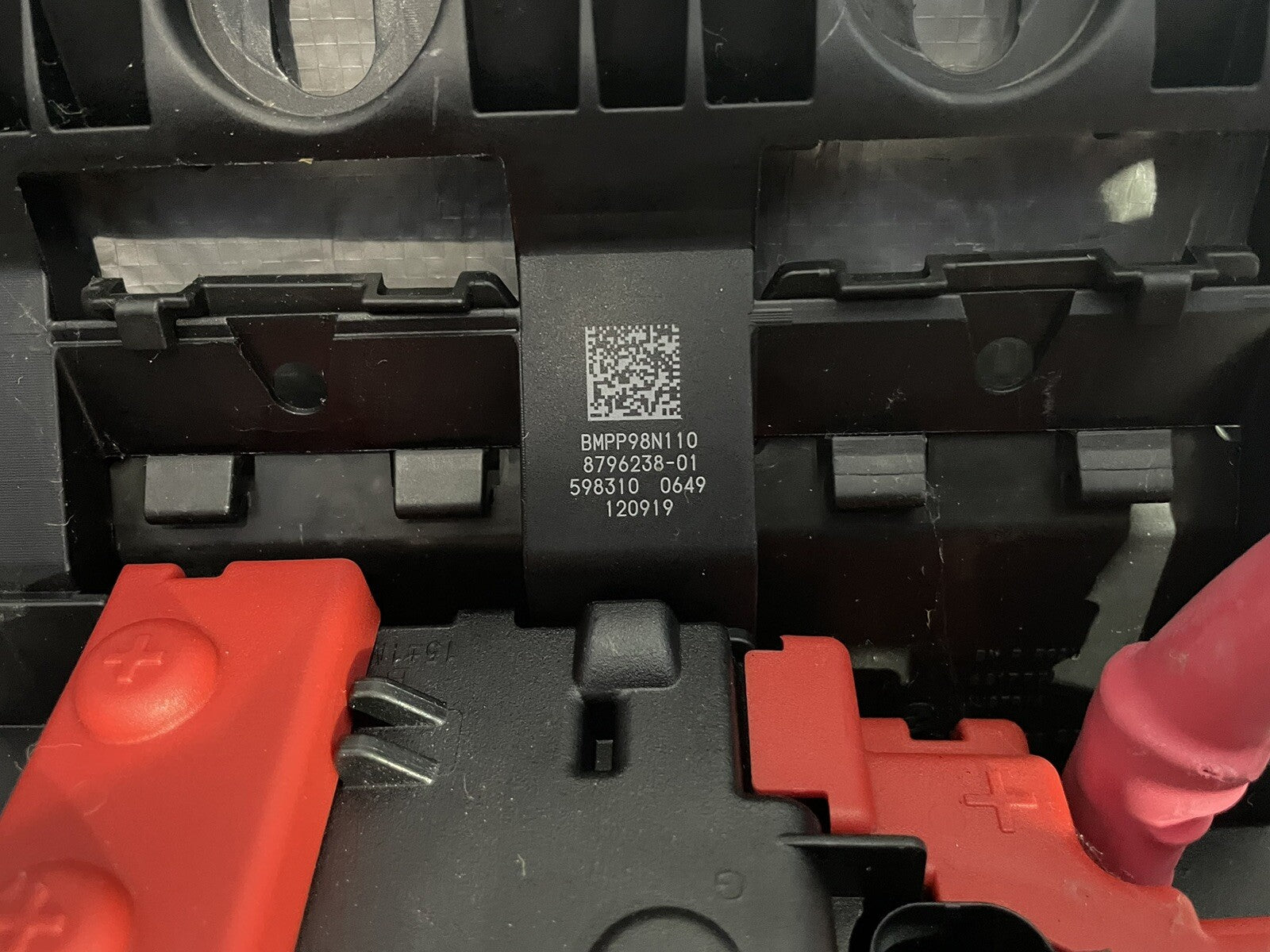 2020 Bmw 530i g30 positive terminal distribution fuse box