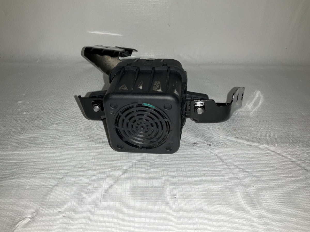 2023-2024 Vinfast VF8 AVAS Pedestrian Warning Speaker W/ Bracket EEP30009010