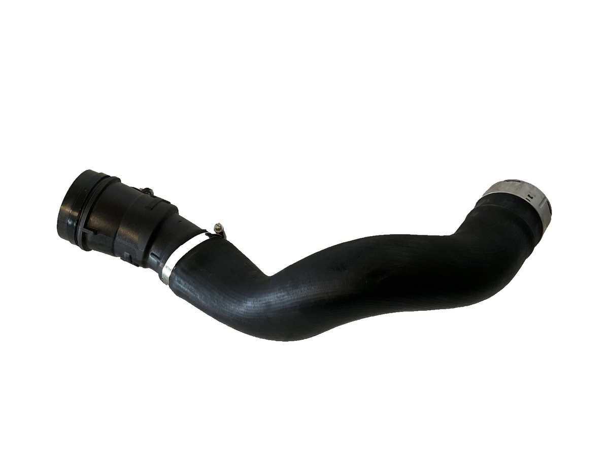 2020 Sierra 2500 6.6 Genuine GM Air Outlet Intercooler Hose 84682179