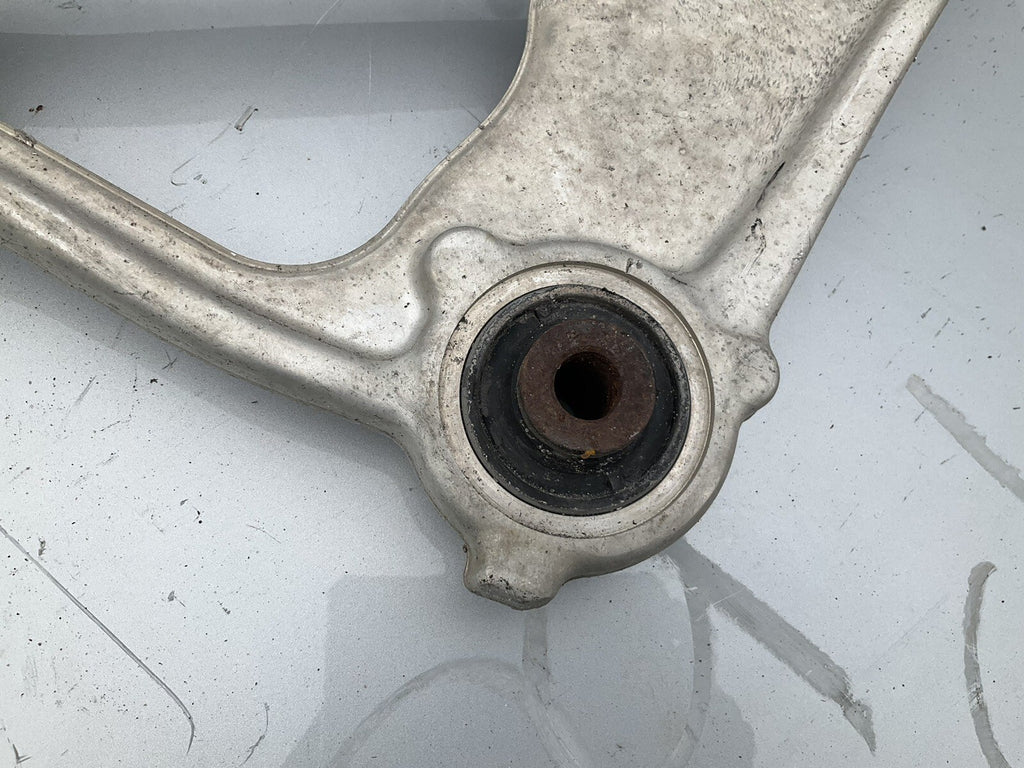 Front Right Lower Suspension Control Arm for Nissan Altima 2019-2020 2.0L 2.5L