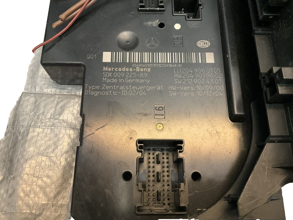 12-14 Mercedes w204 c250 c300 c350 rear relay fuse box sam module 2049060105 OEM