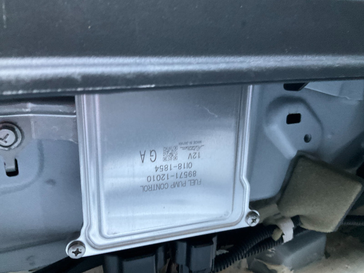 2020 Lexus UX250H Fuel Pump Ecu 8957112010 Oem