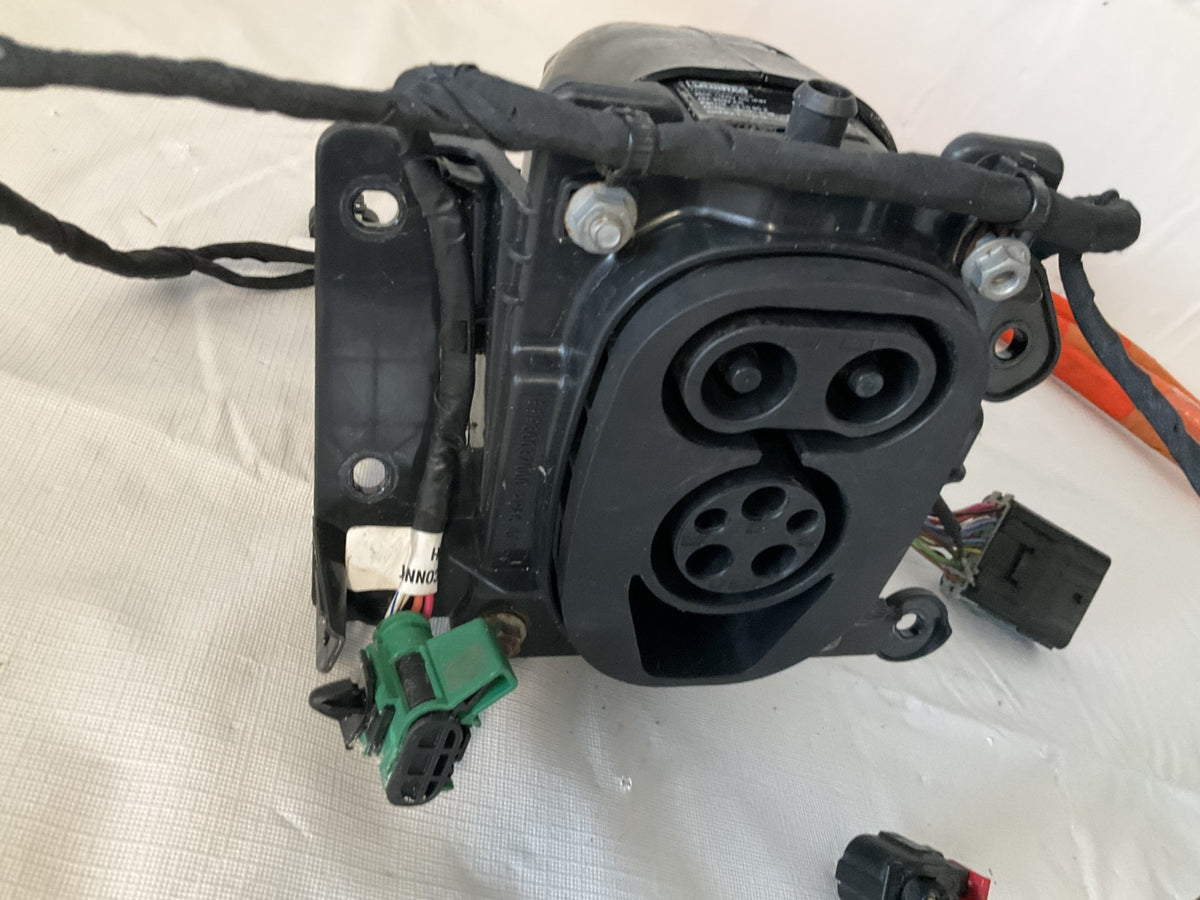 2023 2024 Vinfast VF8 Battery Charger Port Socket W/ high Voltage Cable
