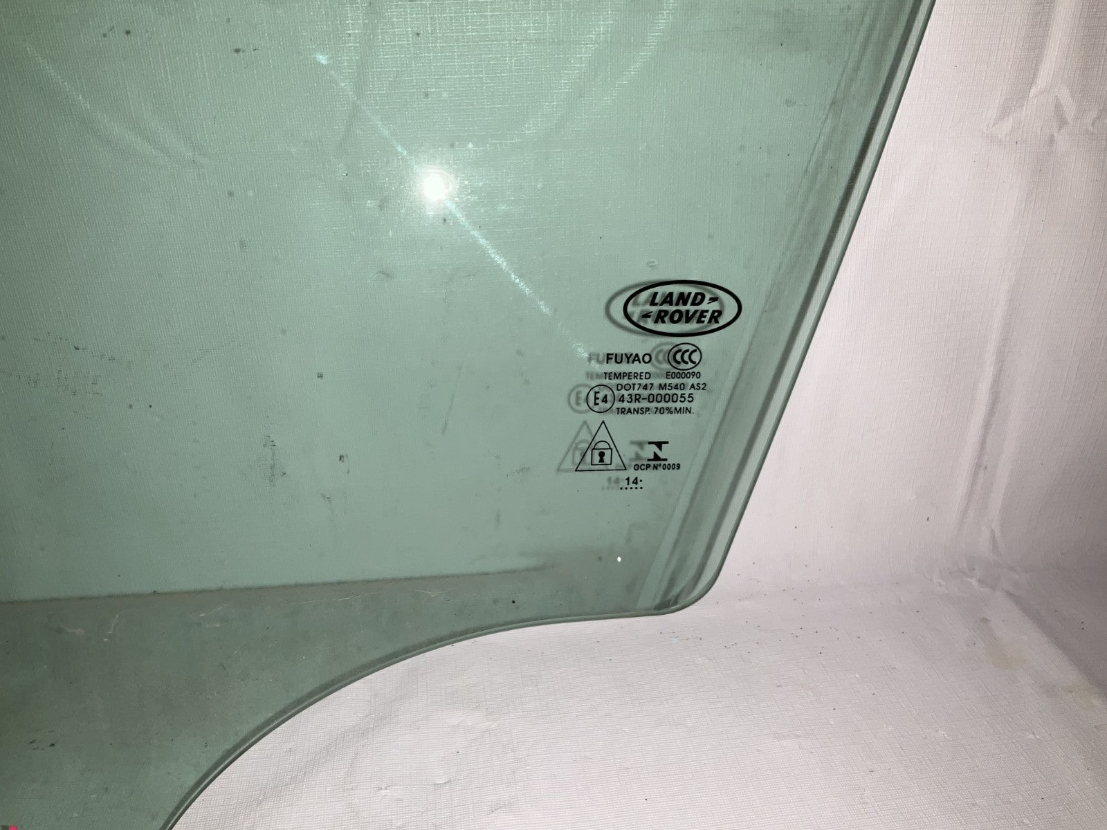 2015 Land Rover Discovery Front Left Driver Door Window Glass LR080137