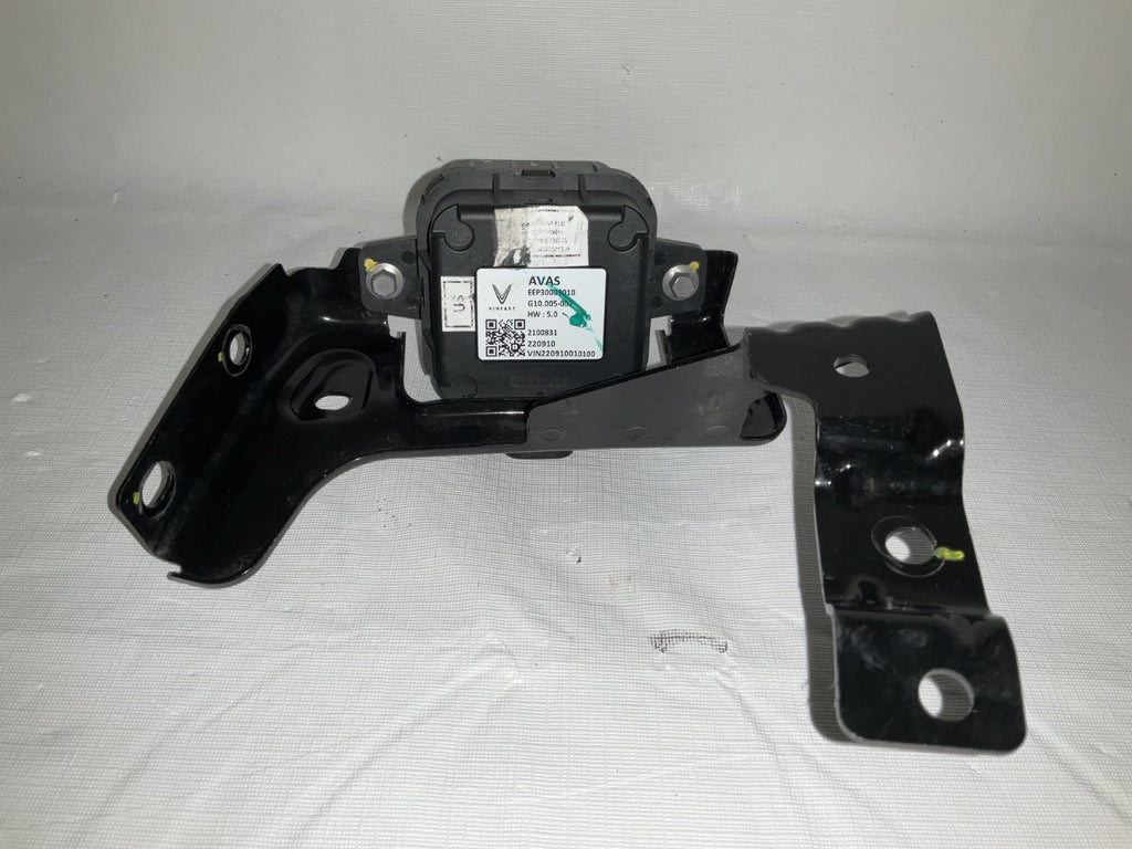 2023-2024 Vinfast VF8 AVAS Pedestrian Warning Speaker W/ Bracket EEP30009010