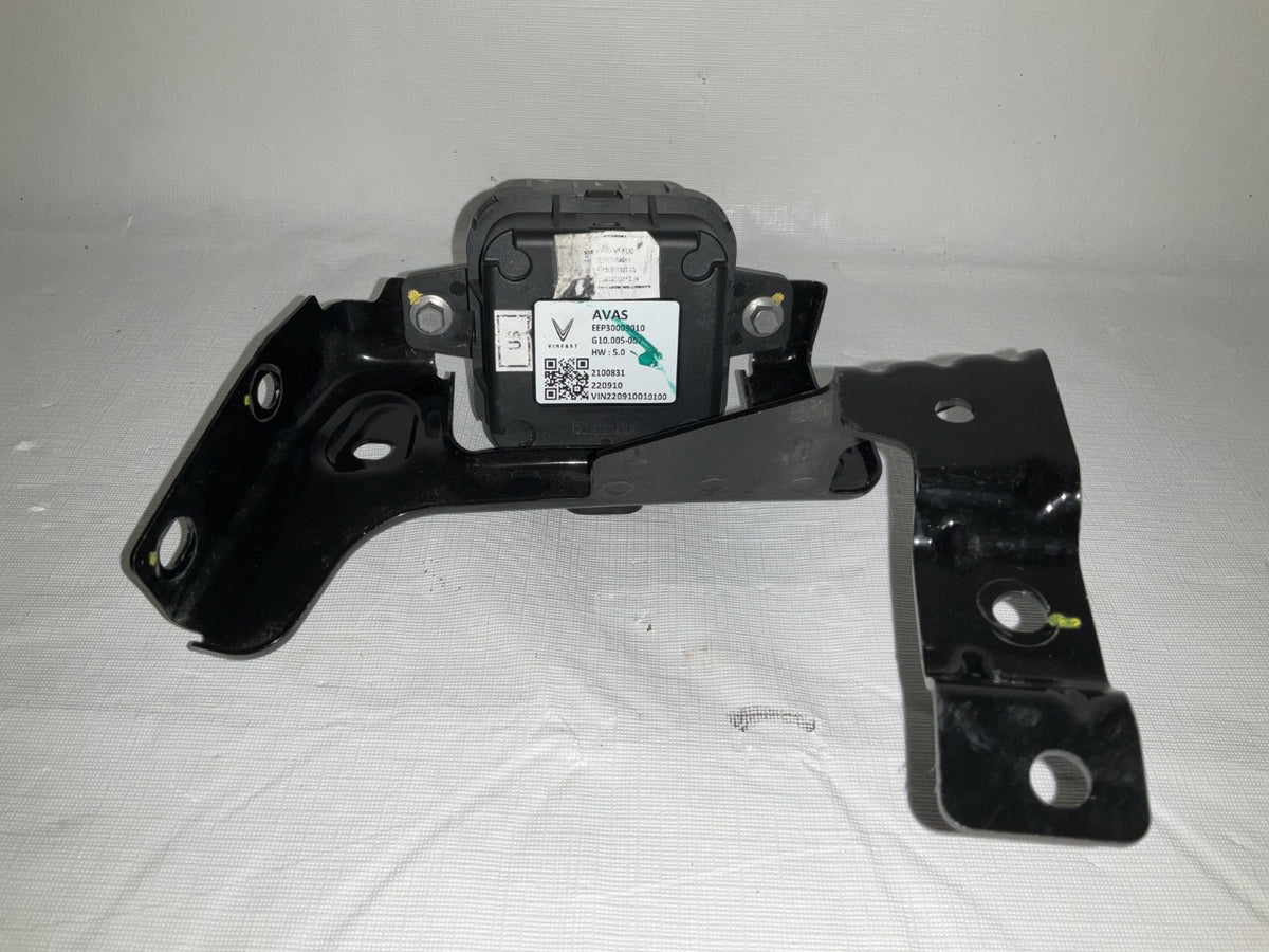 2023-2024 Vinfast VF8 AVAS Pedestrian Warning Speaker W/ Bracket EEP30009010