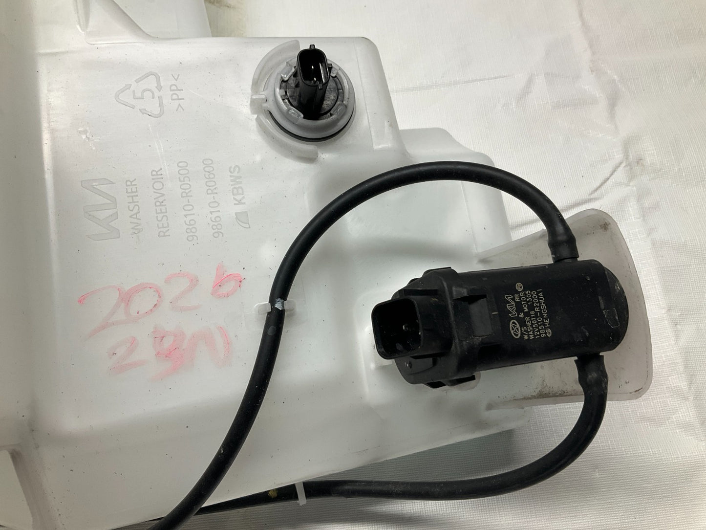 2025 2026 Kia Carnival Washer Reservoir Tank & Pump OEM 98610-R0600