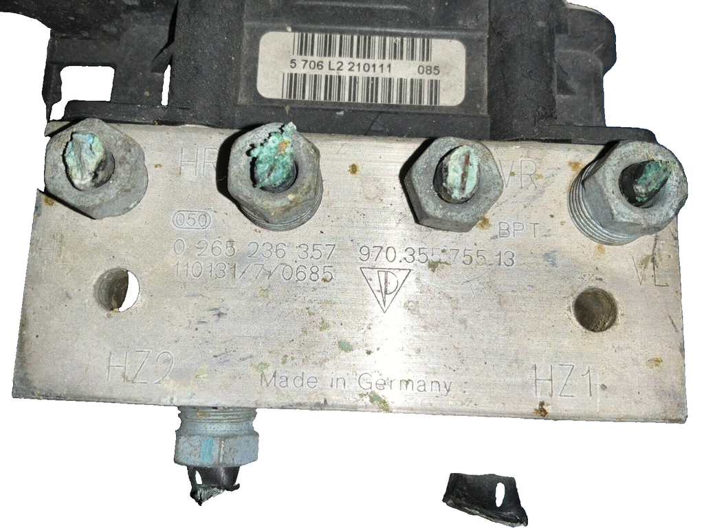 2010-2013 porsche panamera s abs brake pump oem