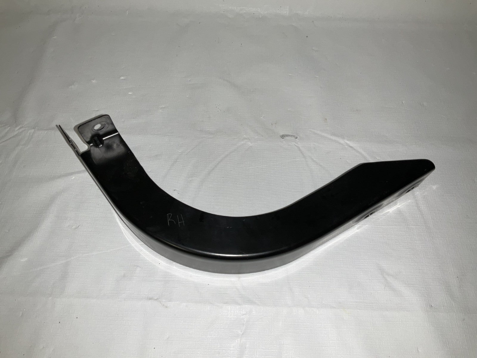 Reinforcement lower right Front Tie Bracket 2023-2024 Vinfast vf8