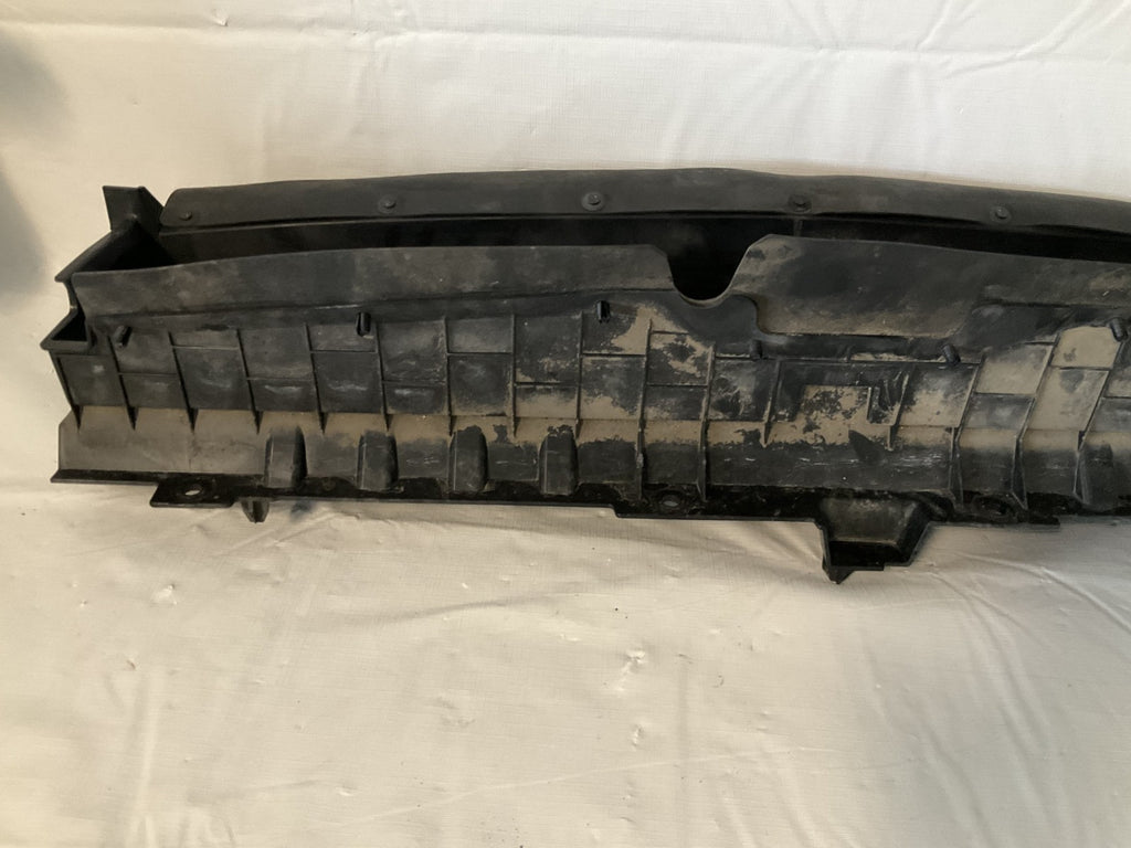 2023 2024 Vinfast Front Lower Active Air Shutter Grille W/ Motor OEM