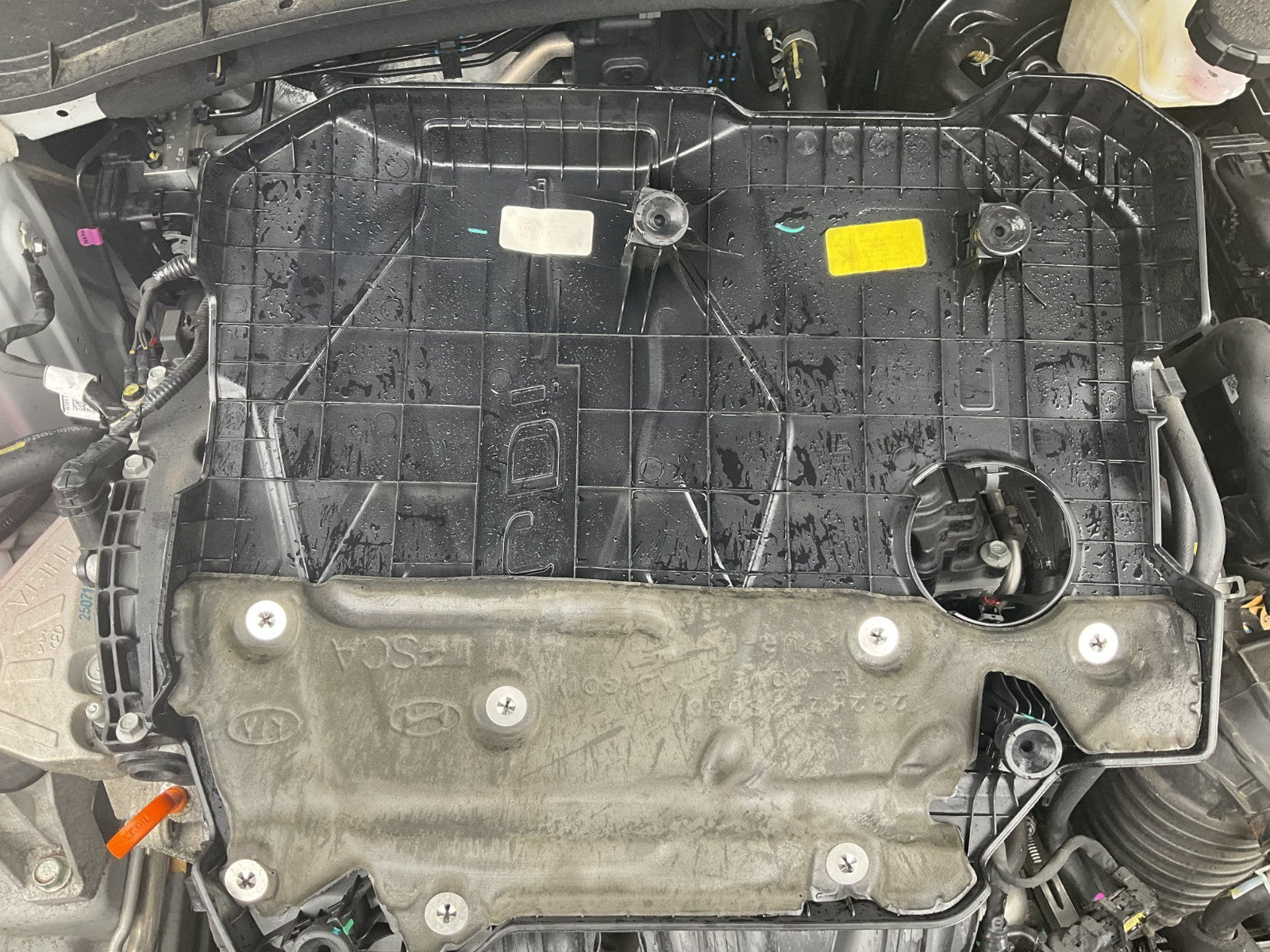 2025 Hyundai Tucson 2.5L Upper Engine Cover OEM 292402S050